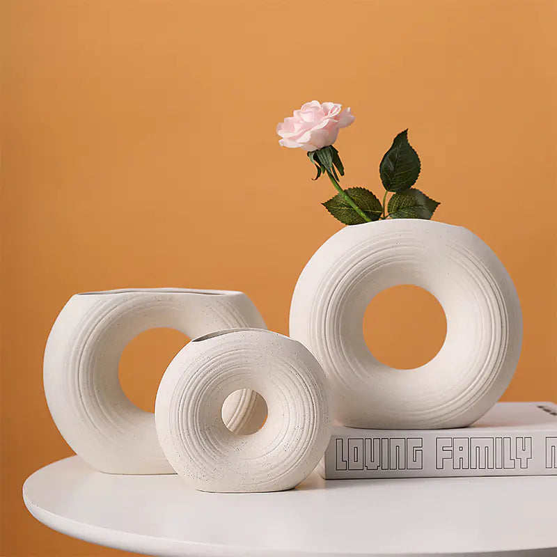 Elegant Ceramic Vase for Home Decor - Nordic Design
