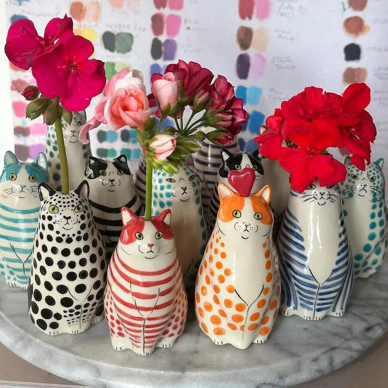 Polka Dot Ceramic Cat Bud Vase – Cute Resin Cat Flower Vase for Shelf, Desk & Home Decor