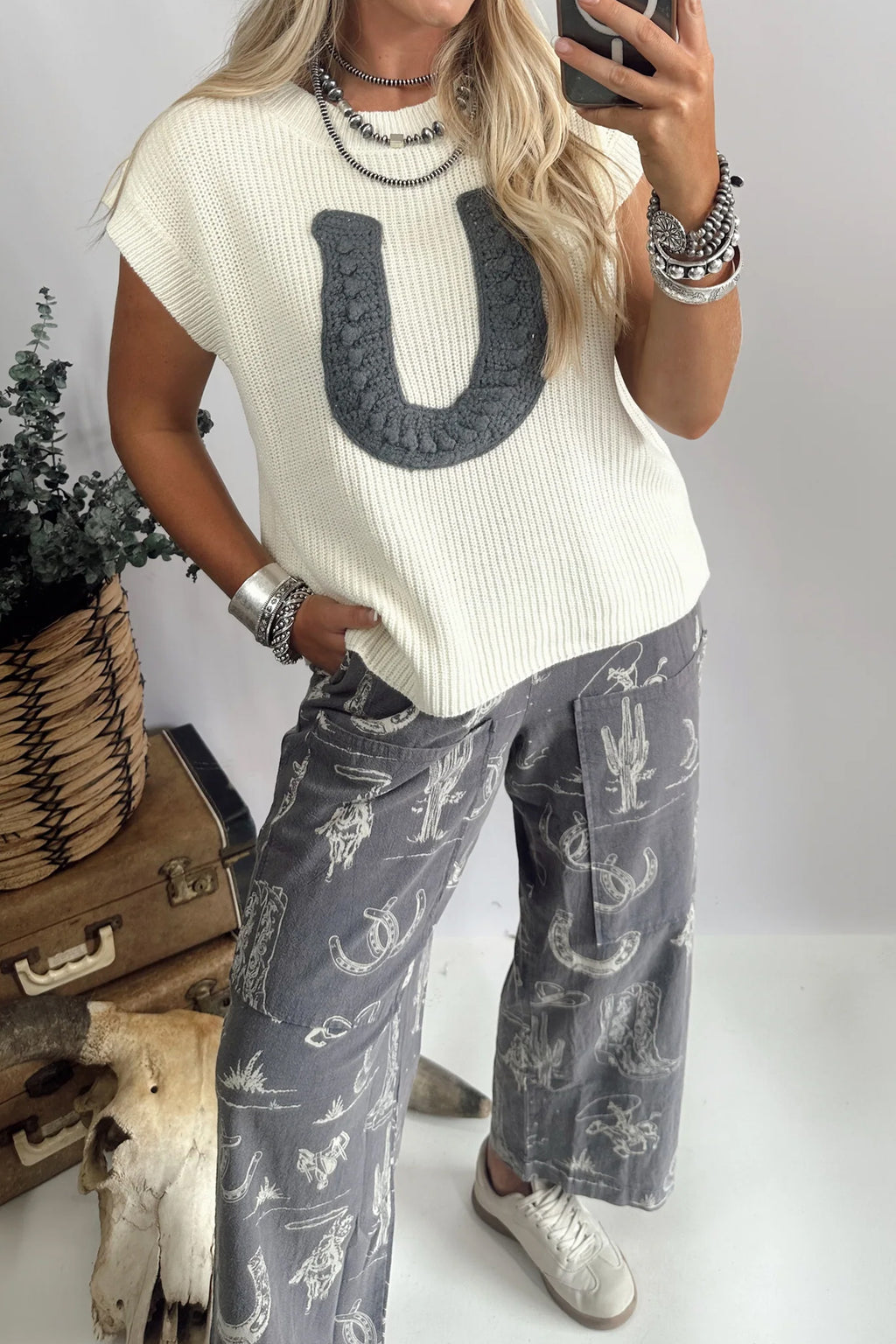 White Crochet Horseshoe Short Sleeve Knit Sweater