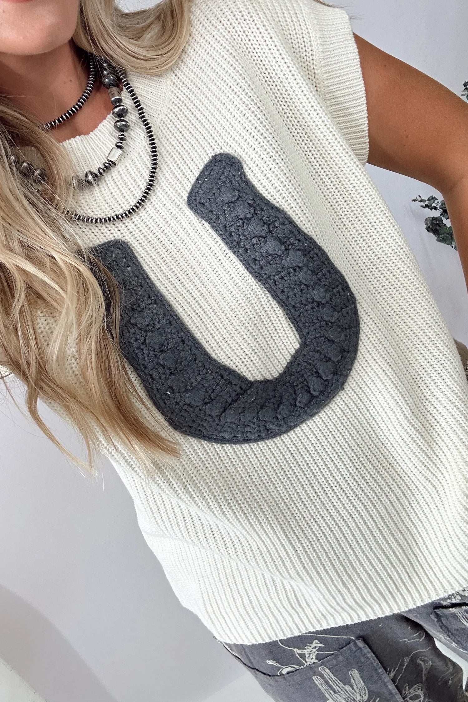 White Crochet Horseshoe Short Sleeve Knit Sweater