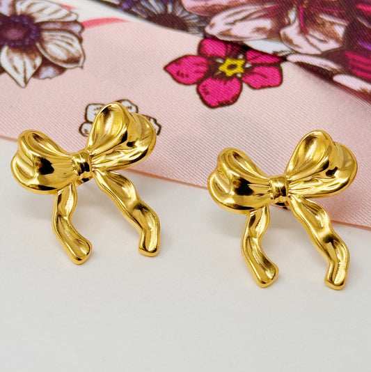 Gold Molten Ribbon Earrings by Ellisonyoung.com