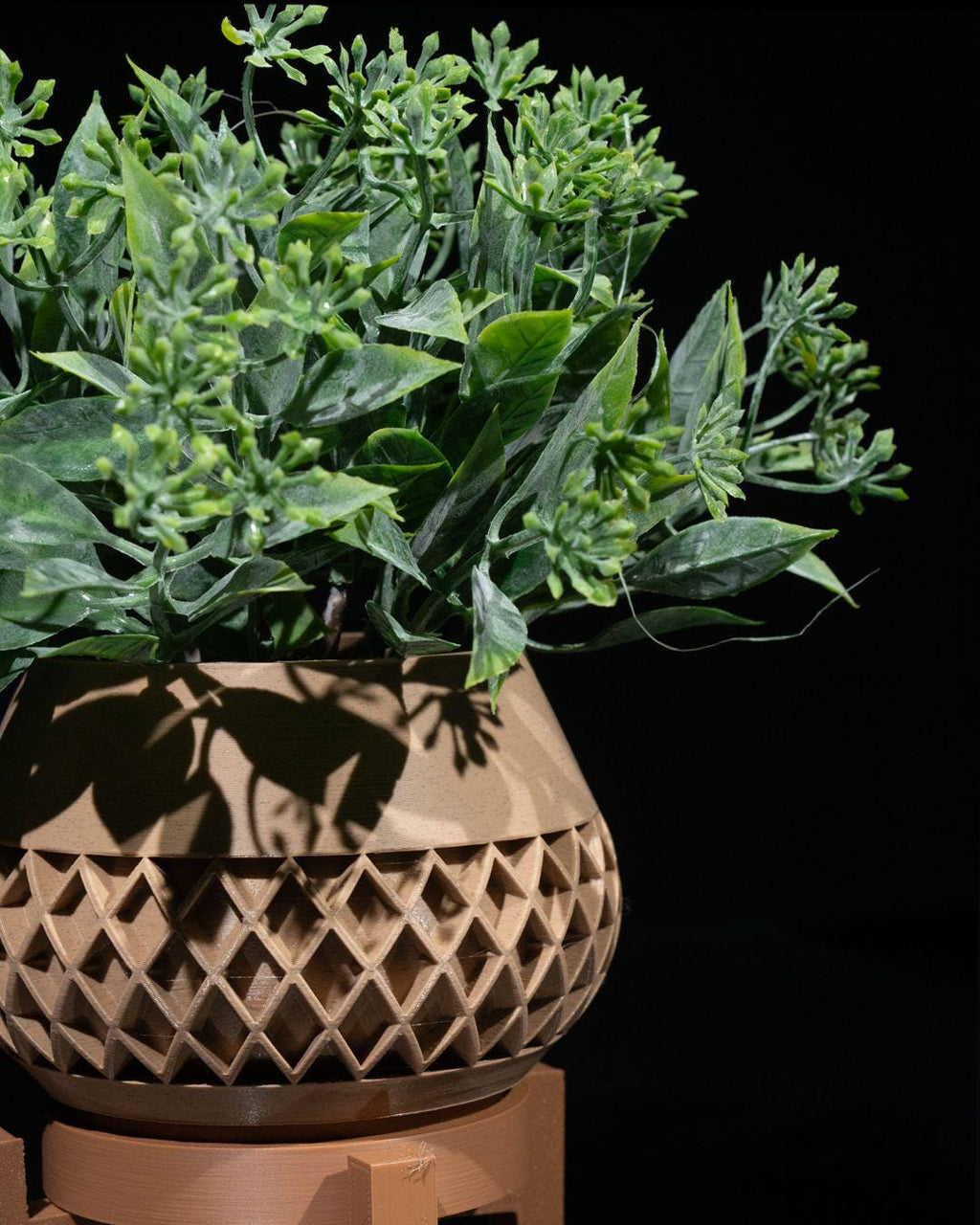 Geometric Elegance Vase with Stand – 3D-Printed Modern Home Decor