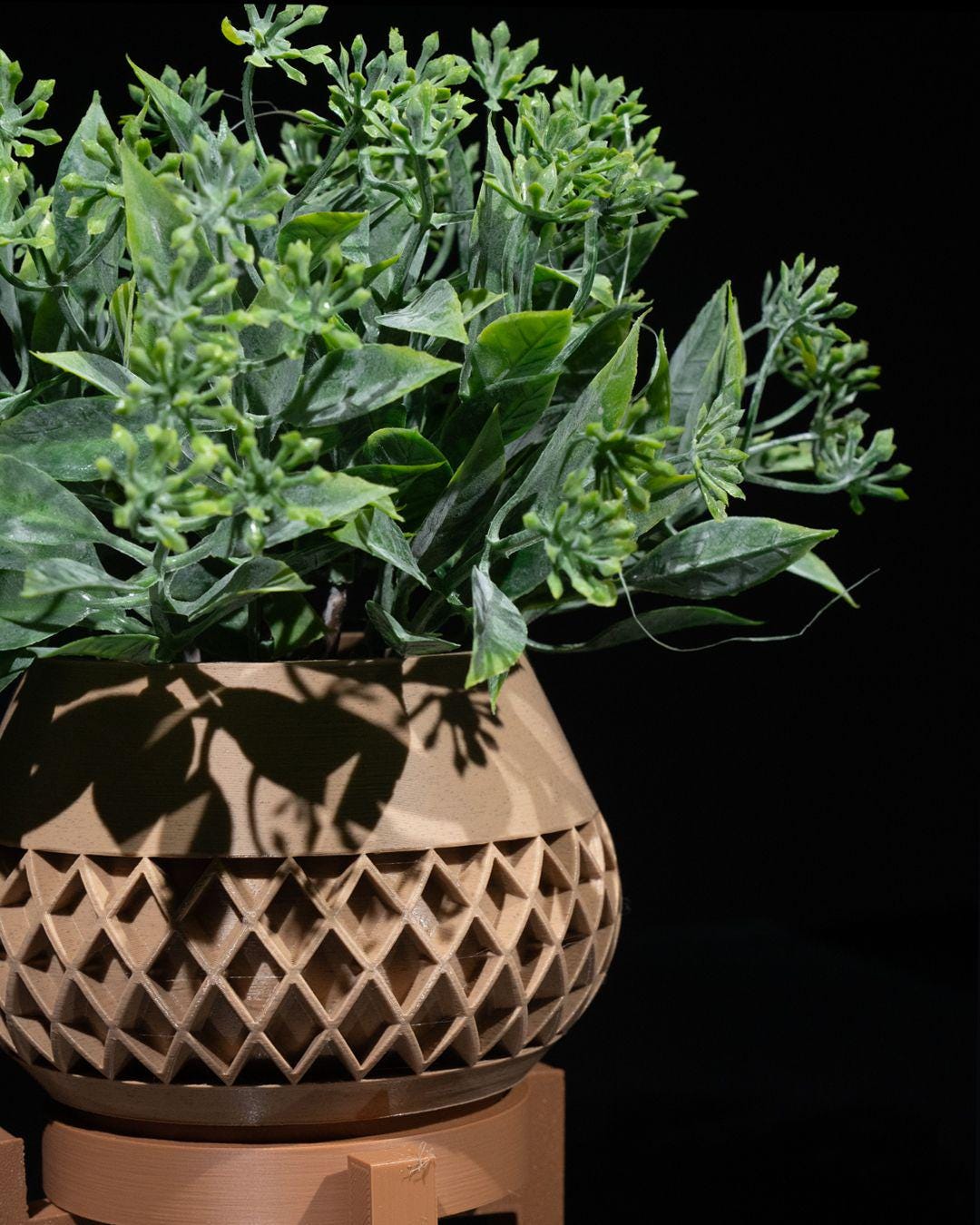 Geometric Elegance Vase with Stand – 3D-Printed Modern Home Decor